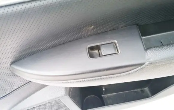 Subaru Legacy Electric window control switch