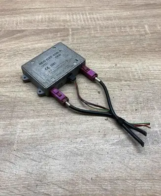 Audi A4 S4 B6 8E 8H Antenna control unit 8E0035456A