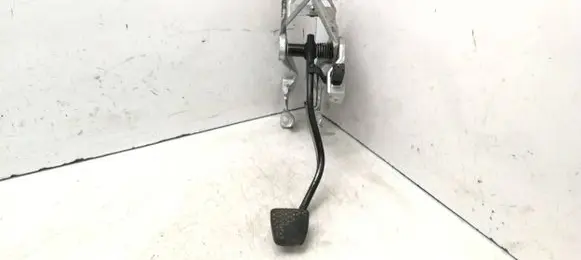 Opel Astra H Brake pedal 