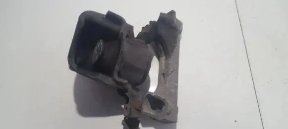 Toyota Auris 150 Engine mount bracket