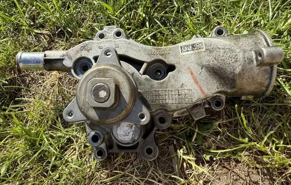 Opel Ampera Water pump 55568032