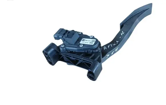 Accelerator throttle pedal