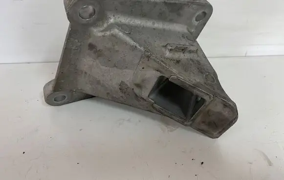 BMW 7 E65 E66 Engine mounting bracket 6758404ENAC46000 6758404