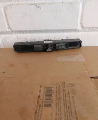 Opel Zafira B Hazard light switch 03758075 13100105