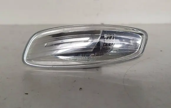 Citroen C4 I Picasso Front fender indicator light E20105033