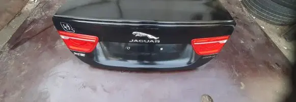 Jaguar XE Tailgate/trunk/boot lid LAK.LRC