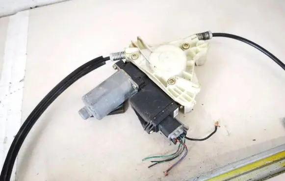 Mitsubishi Carisma Rear door window regulator motor 0130821788