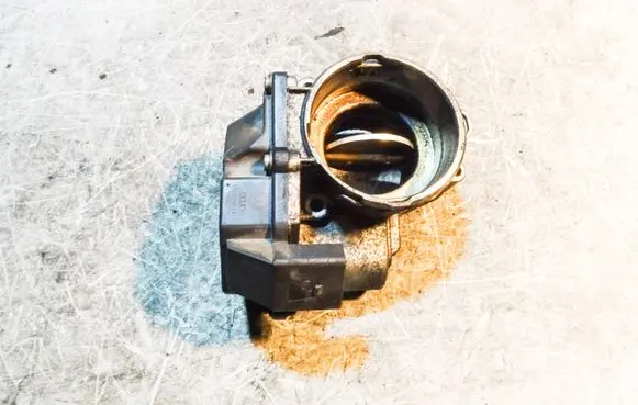 Volkswagen Touran I Throttle valve 03G128063A