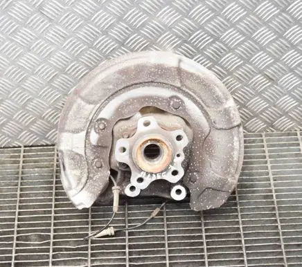 BMW 5 G30 G31 Rear wheel hub 6866337