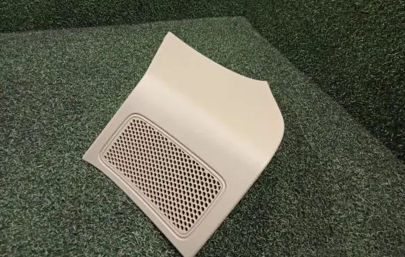 (D)pillar trim (top)