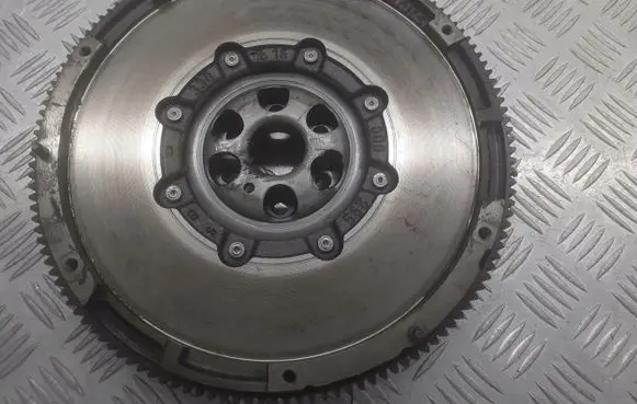 Skoda Octavia Mk2 (1Z) Dual mass flywheel 