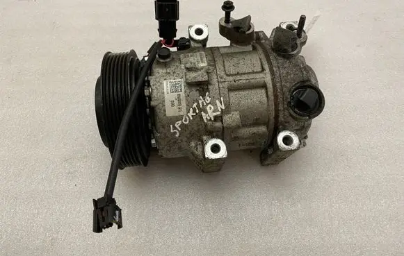 KIA Sportage Air conditioning (A/C) compressor (pump) 97701D7600