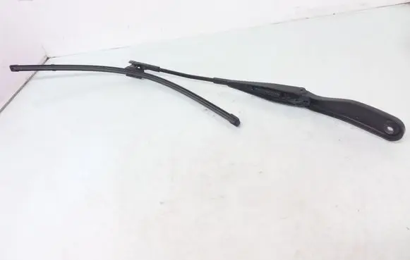 Volvo V50 Front wiper blade arm 30698249