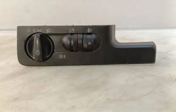 Volkswagen PASSAT B4 Light switch 04051304 3A1941531E