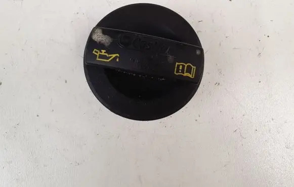 Volkswagen PASSAT B7 Oil filler cap 06C03485