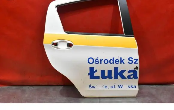 Toyota Yaris Rear door