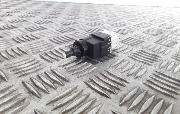 Dacia Dokker Brake pedal sensor switch 253206170R