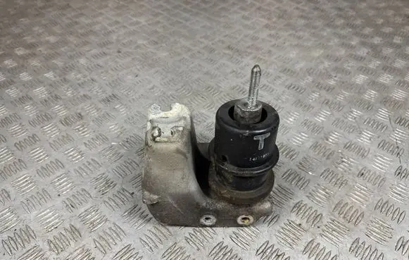 Subaru Outback (BS) Engine mount bracket