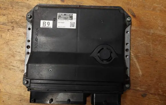 Toyota Auris 150 Engine control unit/module 8966112B91 2753000180