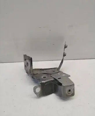 Fender mounting bracket