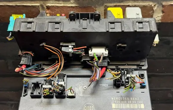 Mercedes-Benz Vito Viano W639 Comfort/convenience module 6399000800