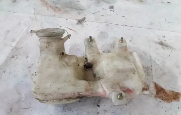 Mazda 626 Windshield washer fluid reservoir/tank 860141219 860141-219