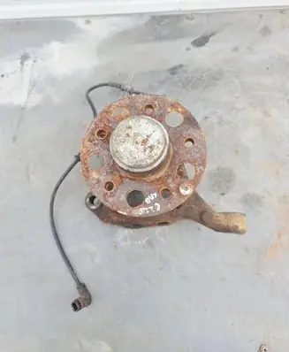 Mercedes-Benz C W203 Front wheel hub spindle knuckle 20901
