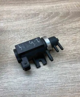 BMW 5 E39 Turbo solenoid valve 2246175 72190323