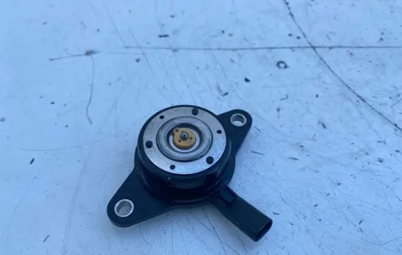 Volkswagen PASSAT B8 Camshaft position sensor 04E906423C