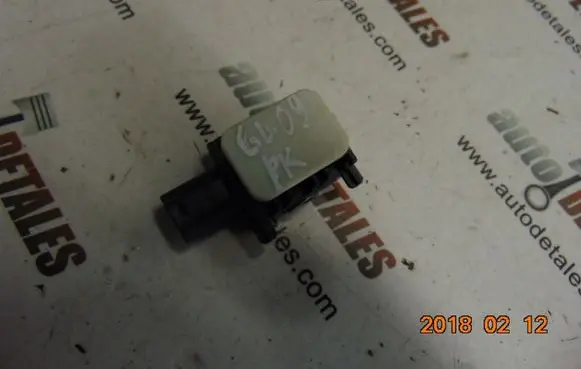 Mercedes-Benz GL X164 Airbag deployment crash/impact sensor A0038202826
