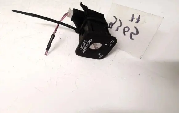 Passenger airbag on/off switch