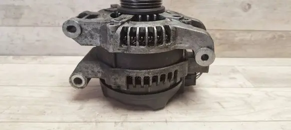 Toyota Corolla Verso AR10 Generator/alternator 
