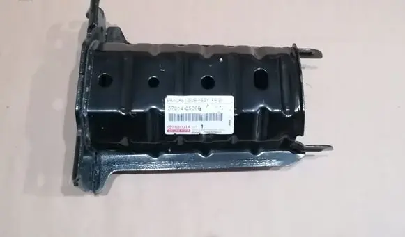 Toyota RAV 4 (XA40) Front bumper cross member A5701405030