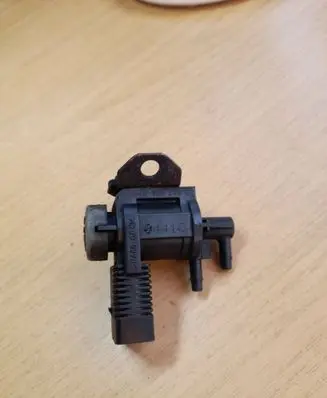 Volkswagen Golf IV Turbo solenoid valve 1J0906283C