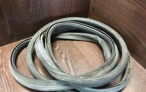 Volkswagen Caddy Trunk rubber seal (body) 2K0829193AB