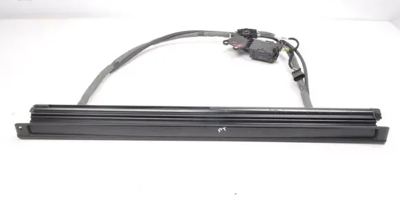 Maserati Quattroporte Rear door window curtain/sunshade 8962007029