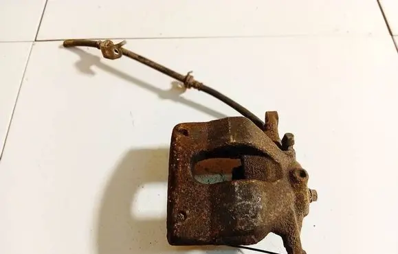 Toyota Avensis T270 Front brake caliper 