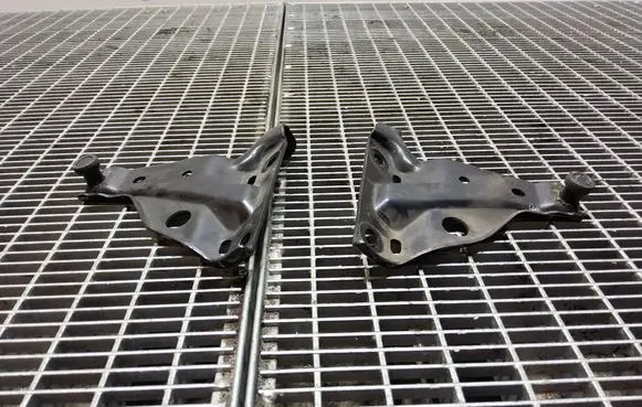 Honda Odyssey Sliding door upper roller guide/hinge 
