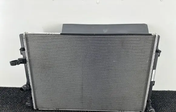 Volkswagen Sharan Coolant radiator 5N0121253L