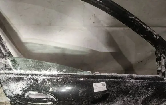 BMW 7 E65 E66 Front door glass trim molding 