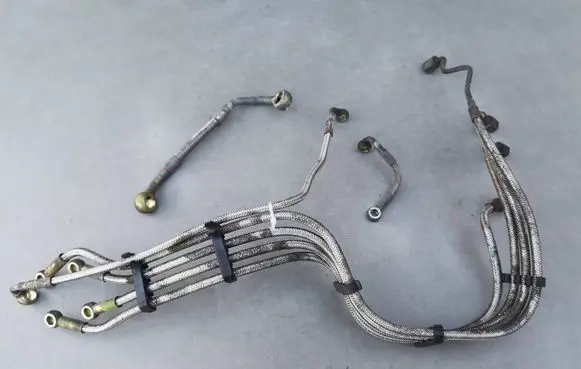 Audi 100 200 5000 C3 Fuel injector supply line/pipe 