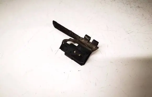 Windshield washer spray nozzle