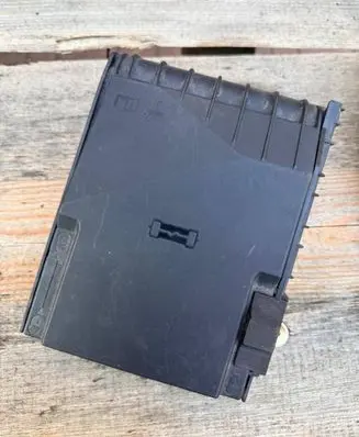 Volkswagen PASSAT B6 Fuse box cover 1K0937132F