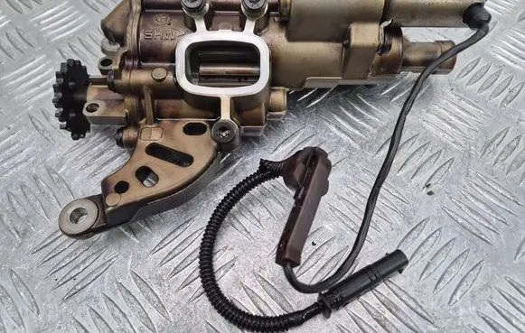BMW 1 F20 F21 Oil pump 7600466 110902 00027