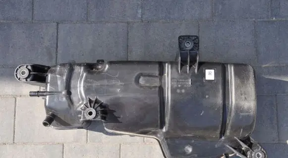 Land Rover Range Rover Evoque L551 AdBlue liquid reservoir 