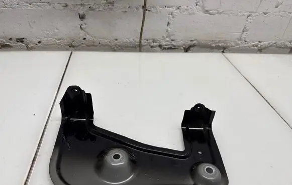 BMW X7 G07 Fender mounting bracket 7418219