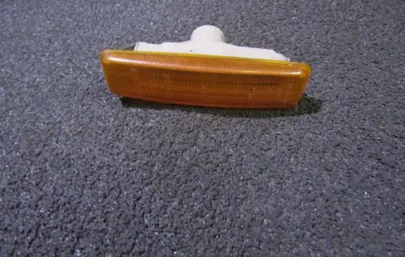 Front fender indicator light