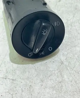 Volkswagen Golf IV Light switch 1C0941531 04052030