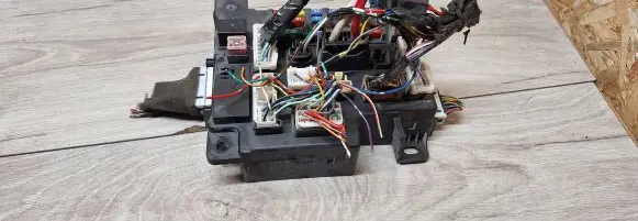 Mitsubishi Outlander Fuse module 8637A318 L8637001A 519087902