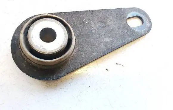 Peugeot 508 Engine mount bracket 